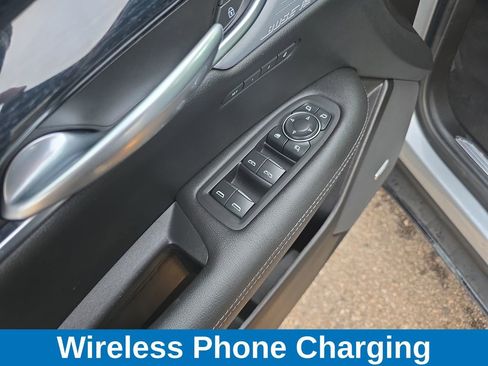 Used 2025 Cadillac XT5 Premium Luxury image 12