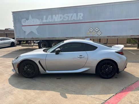 Used 2024 Toyota GR86 Premium RWD image 8