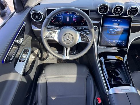 Used 2025 Mercedes-Benz GLC 300 4MATIC image 19