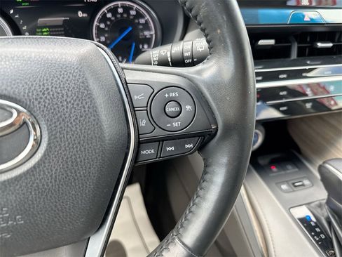 Used 2021 Toyota Venza Limited image 18