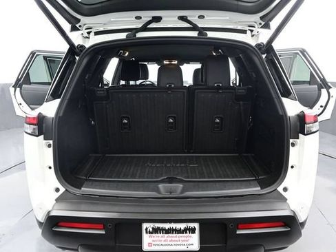 Used 2025 Nissan Pathfinder Rock Creek AWD/4WD image 16