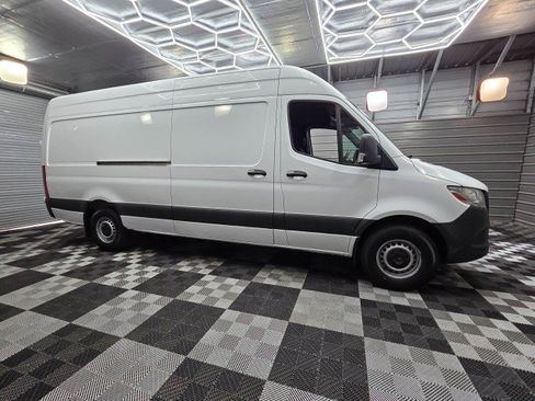 Used 2022 Mercedes-Benz Sprinter 2500 image 9