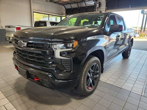 Used 2023 Chevrolet Silverado 1500 RST w/ Redline Edition AWD/4WD image 3