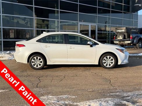 Used 2024 Toyota Corolla LE image 2