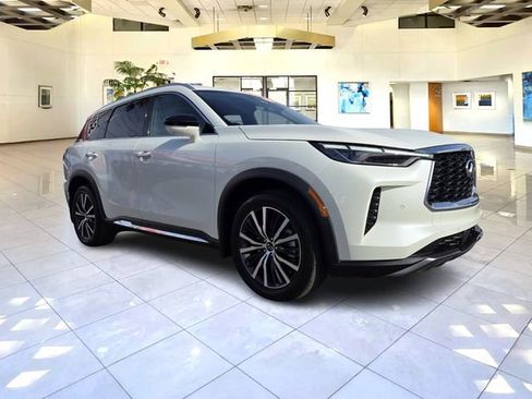 Used 2024 INFINITI QX60 Sensory w/ Vision Package image 3