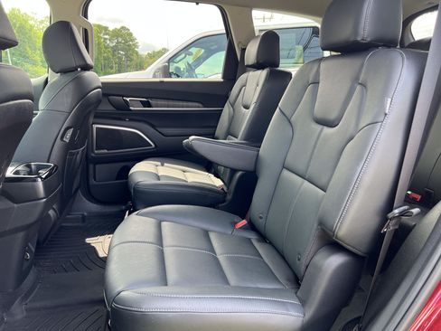 Used 2024 Kia Telluride EX w/ EX Captain's Chair Package AWD/4WD image 30