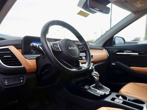 Certified 2024 Kia Seltos SX w/ SX Sunroof Package image 21