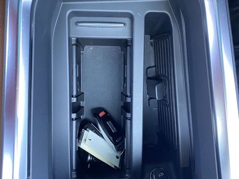 Used 2022 Audi e-tron Premium Plus w/ Premium Plus Package image 23