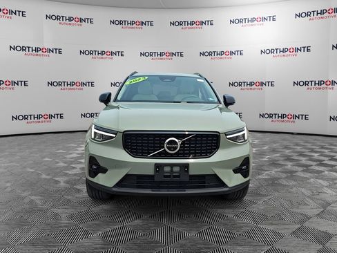 Used 2023 Volvo XC40 B5 Plus w/ Driver Assist Package AWD/4WD image 8