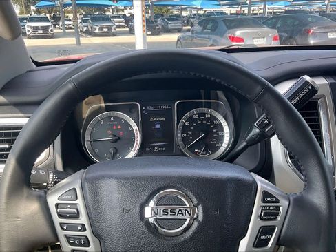 Used 2018 Nissan Titan SV w/ SV Convenience Package RWD image 24