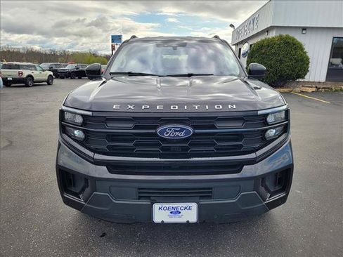 Certified 2025 Ford Expedition Max Active AWD/4WD image 4
