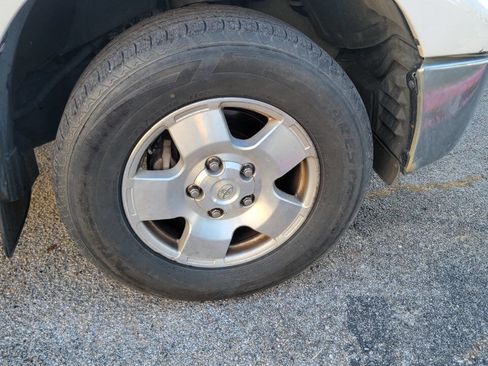 Used 2012 Toyota Tundra 4x4 CrewMax image 34