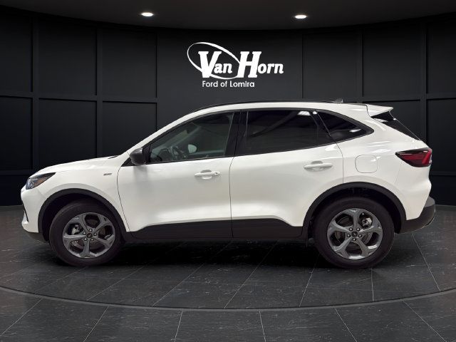 Used 2025 Ford Escape ST-Line w/ Cold Weather Package AWD/4WD image 4