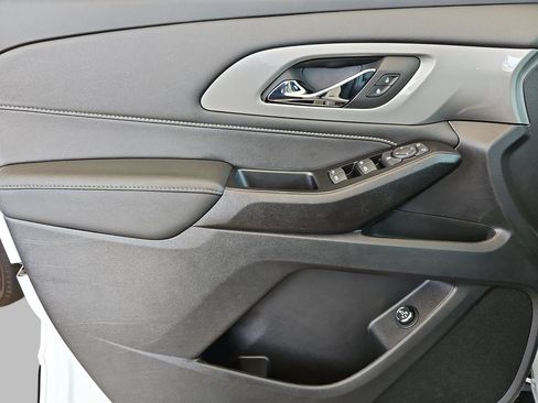Certified 2023 Chevrolet Traverse LT FWD image 32