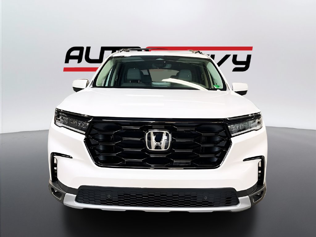 Used 2024 Honda Pilot Touring image 2