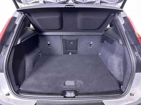 Used 2023 Volvo XC40 B5 Core image 27