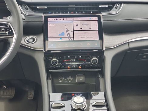 Used 2022 Jeep Grand Cherokee Overland image 32