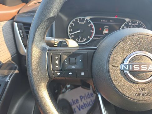 Used 2023 Nissan Rogue S AWD/4WD image 25