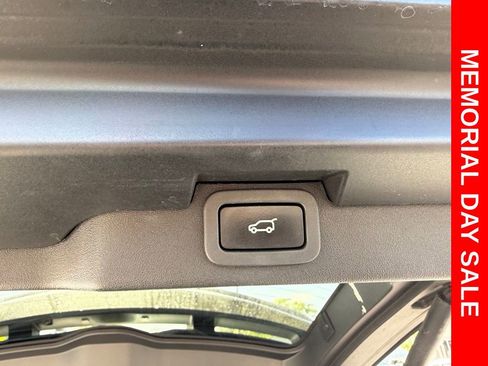 Used 2018 Land Rover Discovery HSE AWD/4WD image 8