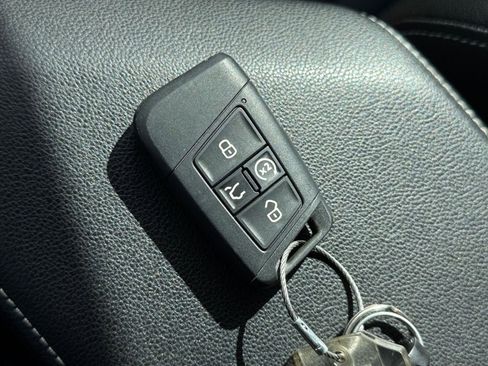 Used 2025 Volkswagen Jetta SE image 21