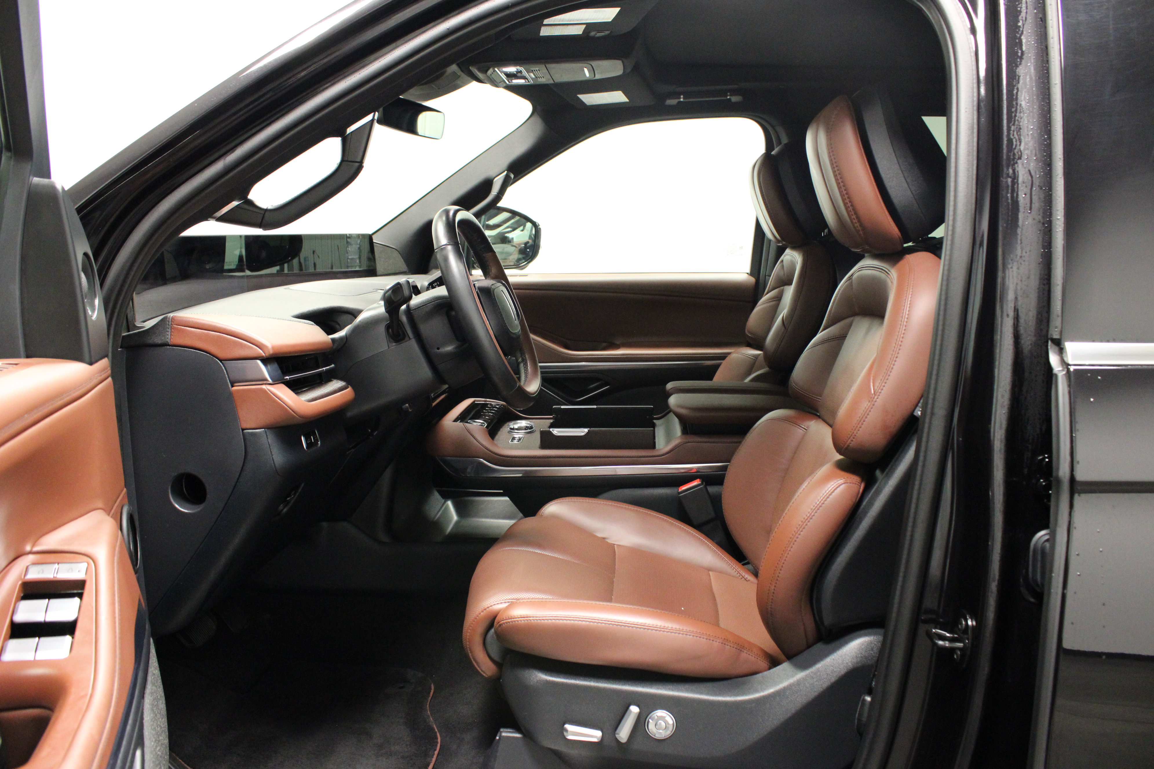 Used 2025 Lincoln Navigator Reserve AWD/4WD image 23