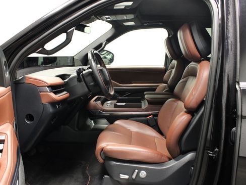 Used 2025 Lincoln Navigator Reserve AWD/4WD image 23