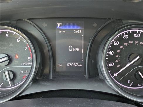 Used 2023 Toyota Camry SE image 11