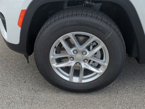 New 2026 Jeep Grand Cherokee Laredo RWD image 11