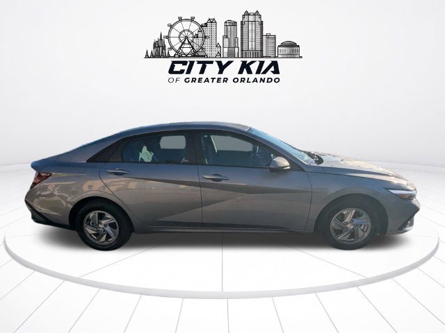 Used 2026 Hyundai Elantra SE FWD image 7