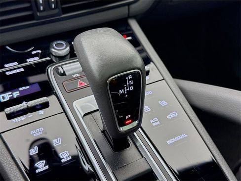 Used 2023 Porsche Cayenne Platinum Edition image 21