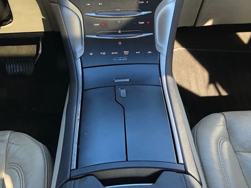 Used 2013 Lincoln MKZ image 19