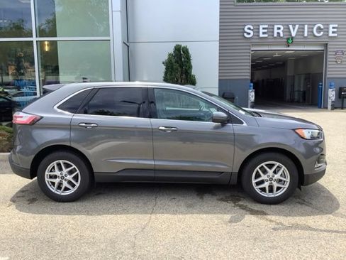 Certified 2022 Ford Edge SEL w/ Convenience Package AWD/4WD image 2