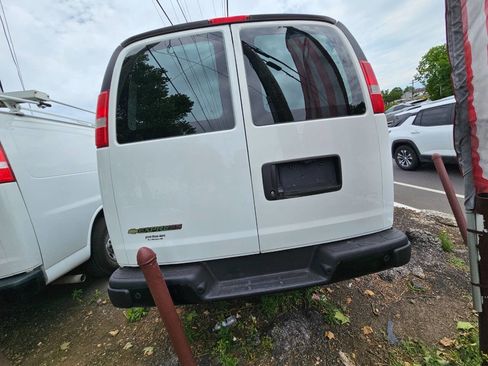 Used 2023 Chevrolet Express 3500 w/ Driver Convenience Package RWD image 4