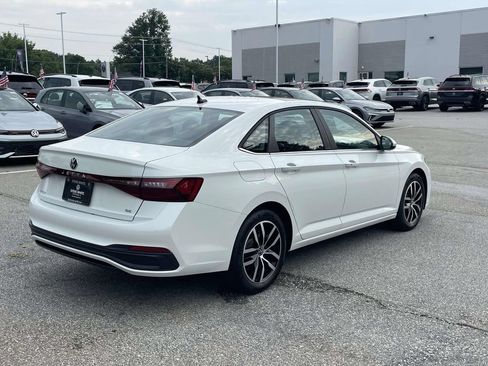 New 2026 Volkswagen Jetta SE FWD image 8