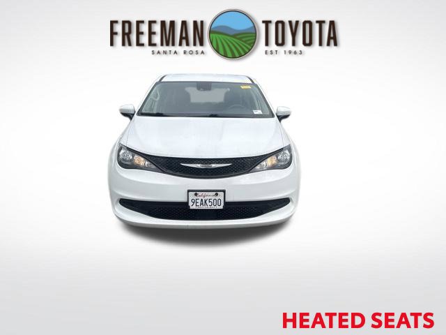 Used 2023 Chrysler Voyager LX FWD image 3