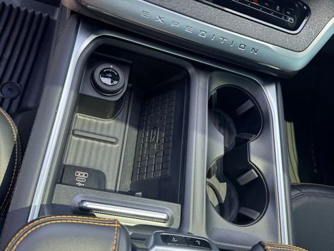 Used 2025 Ford Expedition Tremor AWD/4WD image 30
