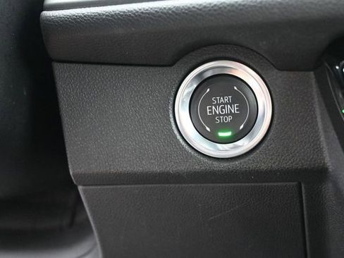 Used 2024 Chevrolet Traverse LT FWD image 23
