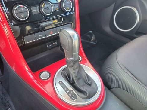 Used 2019 Volkswagen Beetle 2.0T SE w/ SE Premium Package image 24