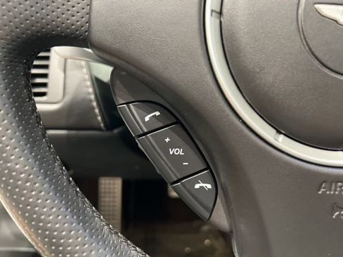Used 2013 Aston Martin V8 Vantage Roadster image 38