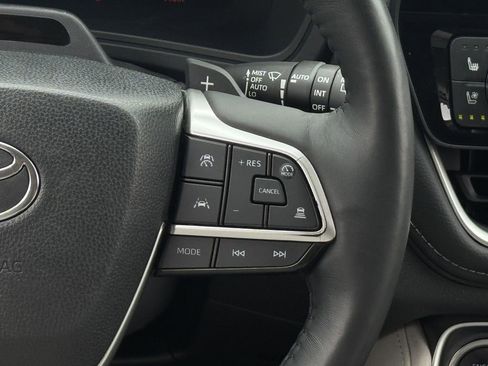 Used 2024 Toyota Grand Highlander AWD image 16