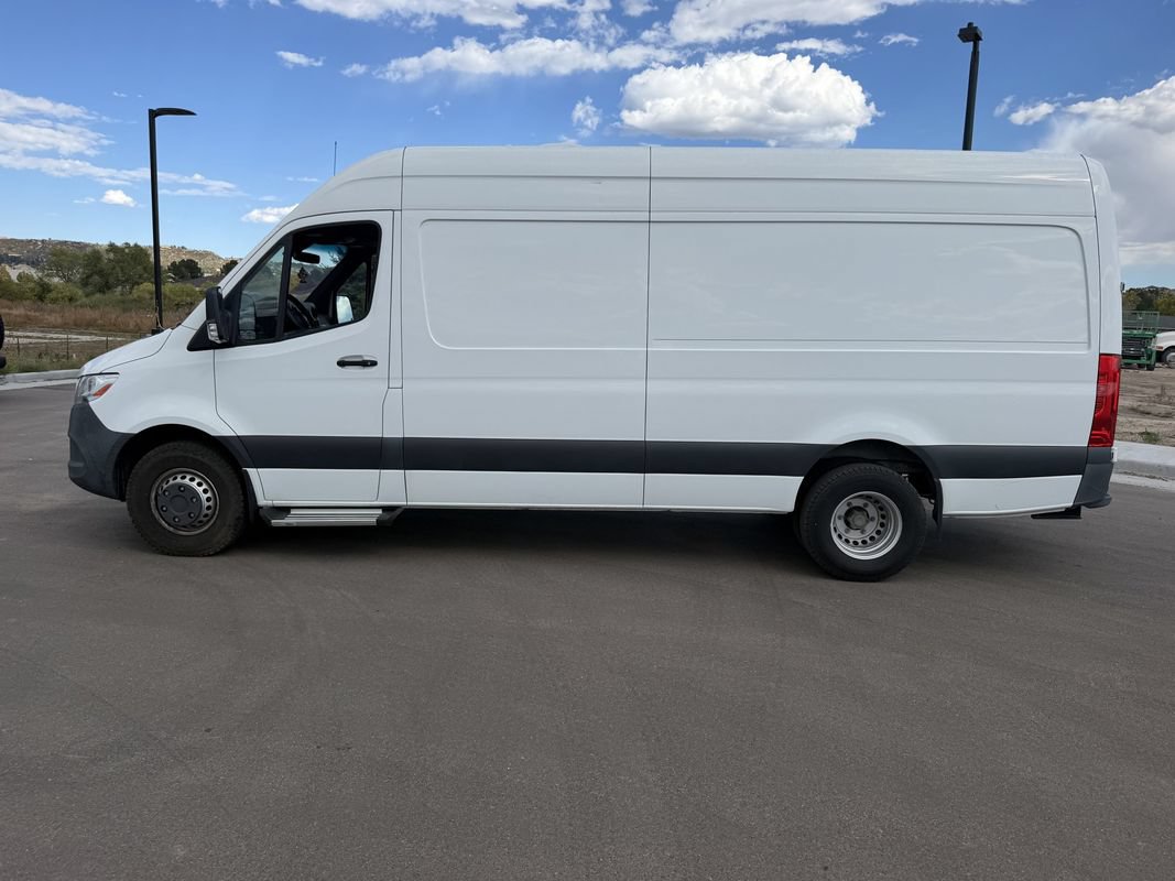 Used 2019 Freightliner Sprinter 170 Cargo RWD image 8