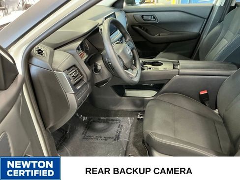 Used 2025 Nissan Rogue S FWD image 4