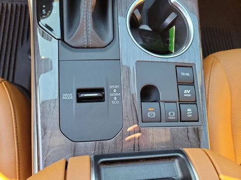 Certified 2025 Toyota Highlander Platinum AWD/4WD image 32