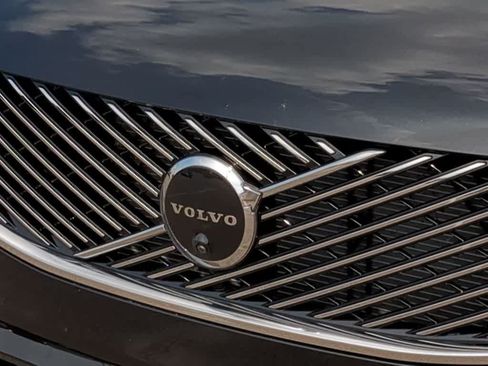 Certified 2026 Volvo XC90 B6 Plus AWD/4WD image 11