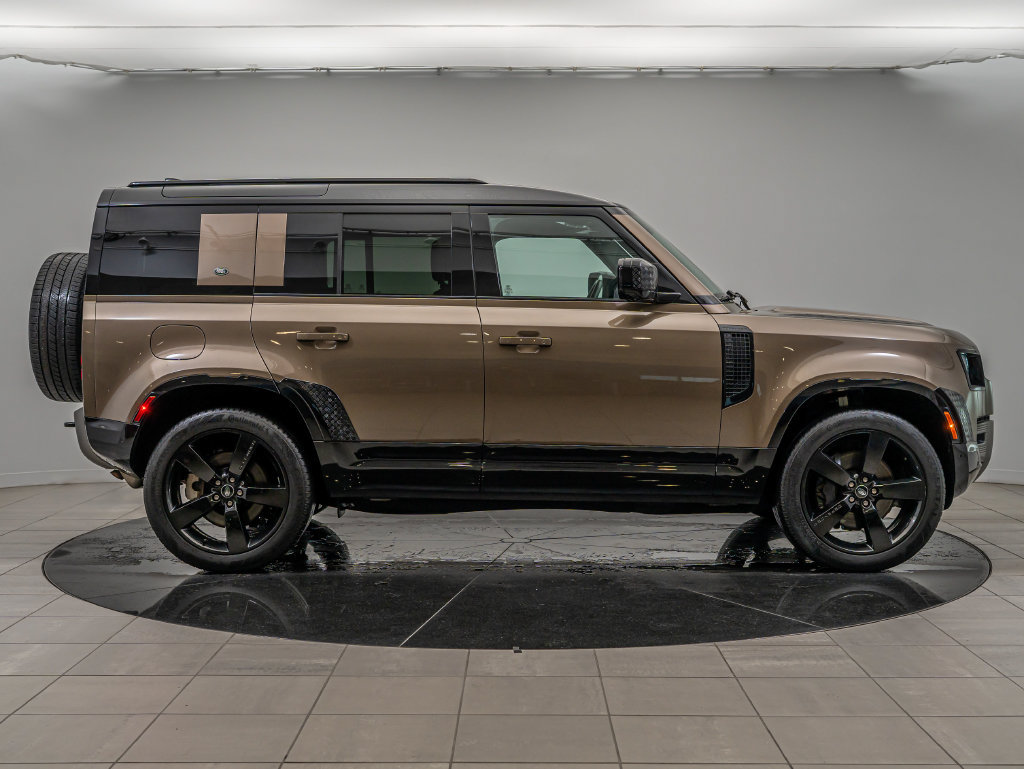 Used 2024 Land Rover Defender 110 X-Dynamic SE AWD/4WD image 11