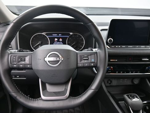 Used 2025 Nissan Rogue SV image 13