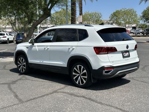 Certified 2024 Volkswagen Taos SE FWD image 3