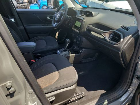 Used 2023 Jeep Renegade Latitude AWD/4WD image 18