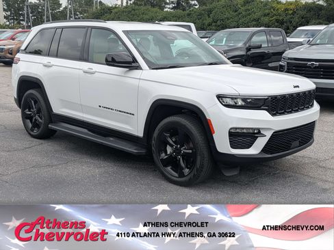 Used 2025 Jeep Grand Cherokee Limited w/ Black Appearance Package AWD/4WD image 1