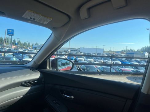 Used 2025 Nissan Sentra SV FWD image 35